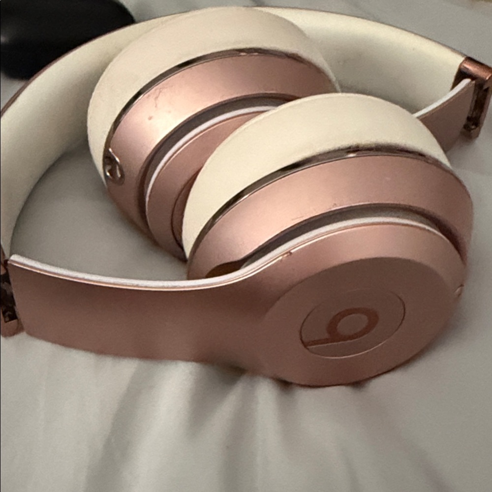 Luxurious Over-Ear Headphones - Cream and Gold